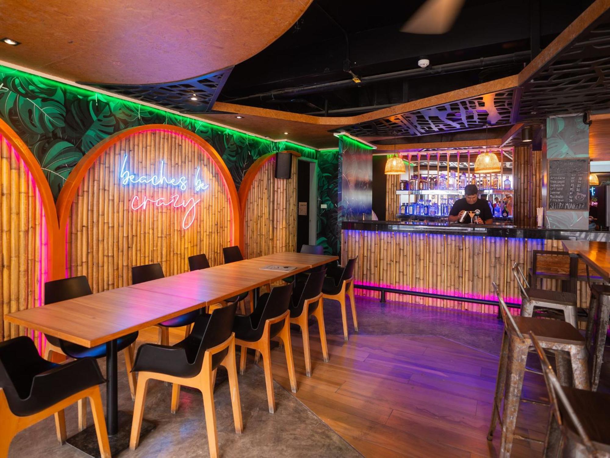 بيت شباب Mad Monkey Phuket Patong المظهر الخارجي الصورة