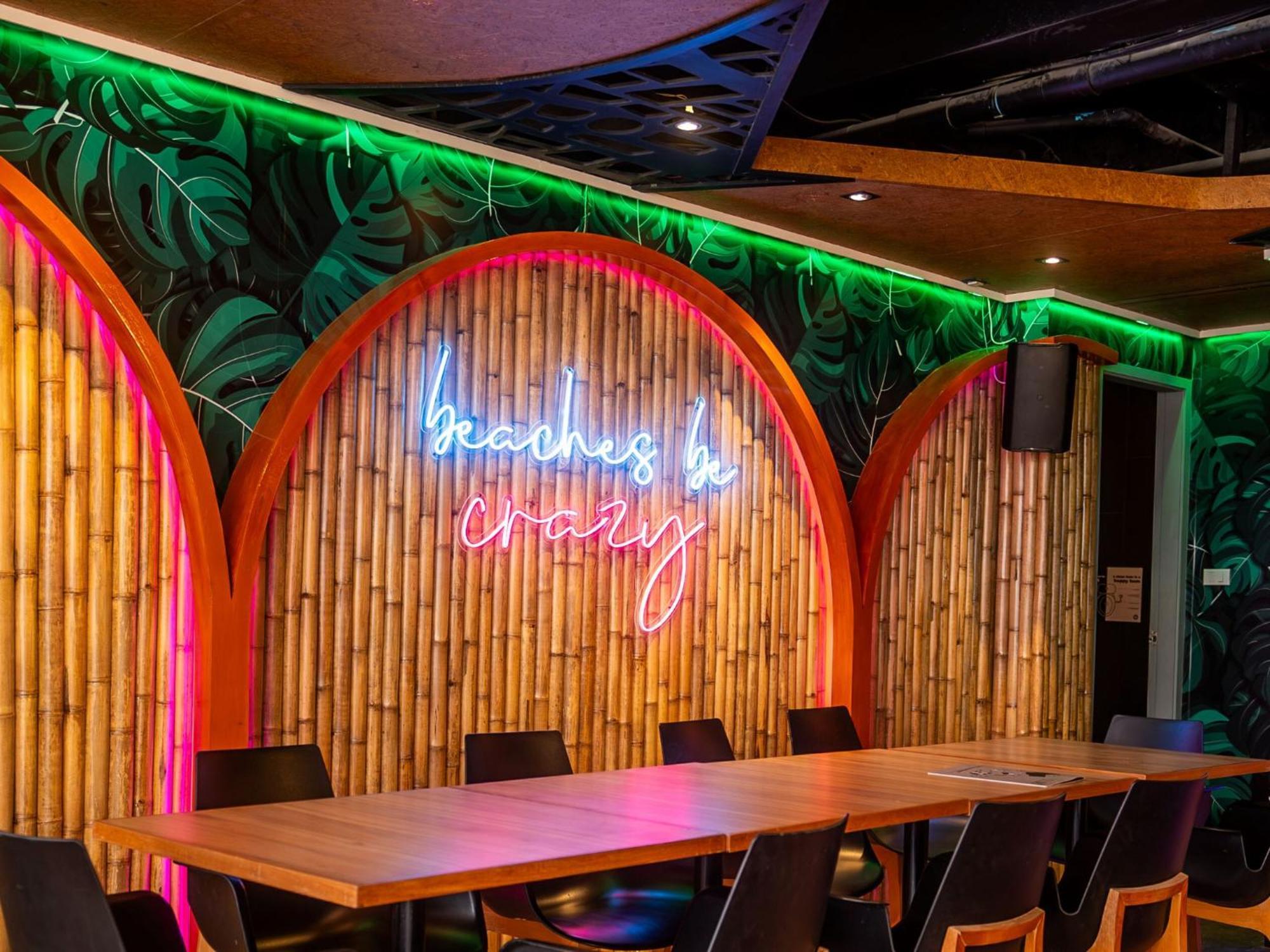 بيت شباب Mad Monkey Phuket Patong المظهر الخارجي الصورة