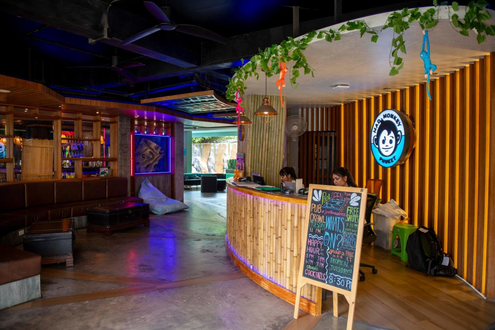 بيت شباب Mad Monkey Phuket Patong المظهر الخارجي الصورة