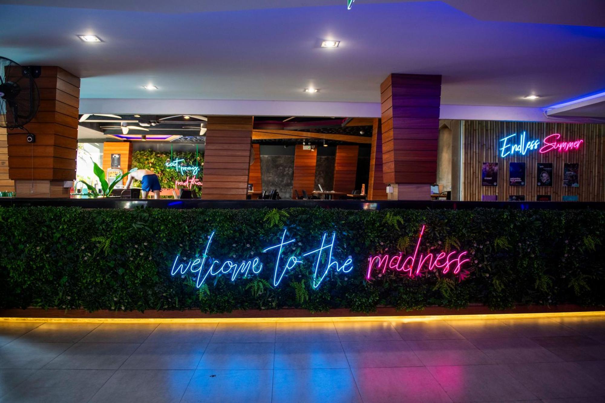 بيت شباب Mad Monkey Phuket Patong المظهر الخارجي الصورة