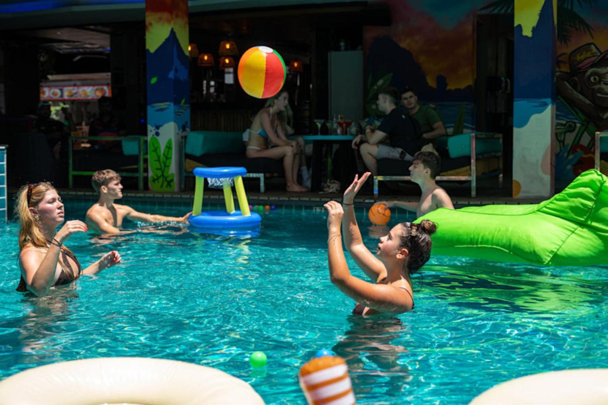 بيت شباب Mad Monkey Phuket Patong المظهر الخارجي الصورة